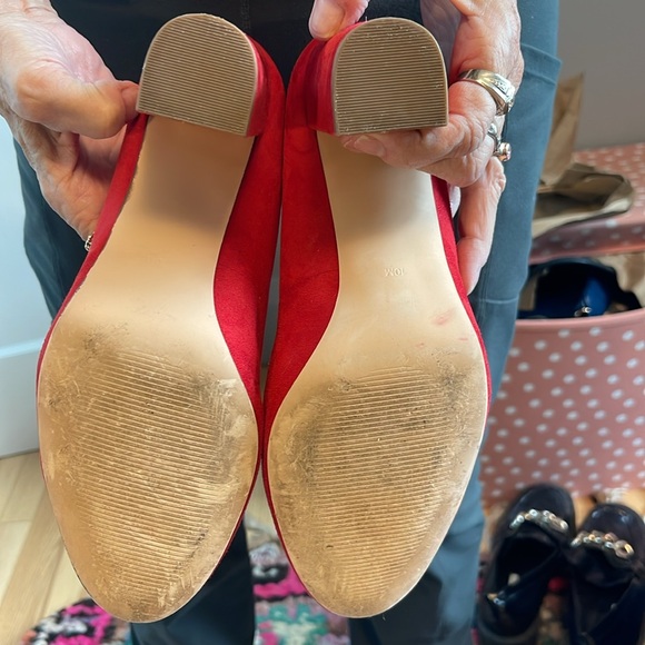 Red suede pumps size 10M - Picture 2 of 5